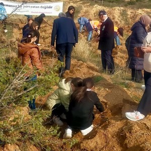 Çocuklarımız, Büyüklerimiz, Kahraman Gazilerimizle Birlikte Fidan Dikme Etkinliklerine Katıldık - fotoğraf 3