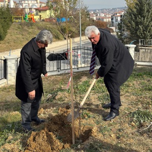 Çocuklarımız, Büyüklerimiz, Kahraman Gazilerimizle Birlikte Fidan Dikme Etkinliklerine Katıldık - fotoğraf 13