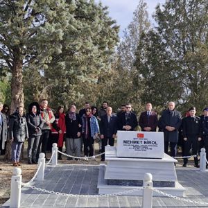 24 Kasım Öğretmenler Gününde “Şehit Öğretmenlerimiz” Mezarı Başında Anıldı - fotoğraf 2