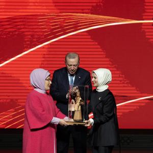 Cumhurbaşkanı Erdoğan ve Aile ve Sosyal Hizmetler Bakanımız Göktaş, "Kadına Yönelik Şiddete Karşı Uluslararası Mücadele Günü" programına katıldı - fotoğraf 3