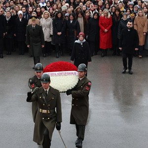 Bakanımız Göktaş, Türk Kadınına Seçme ve Seçilme Hakkı Verilmesinin 90’ıncı Yıl Dönümünde Anıtkabir'i Ziyaret Etti - fotoğraf 3