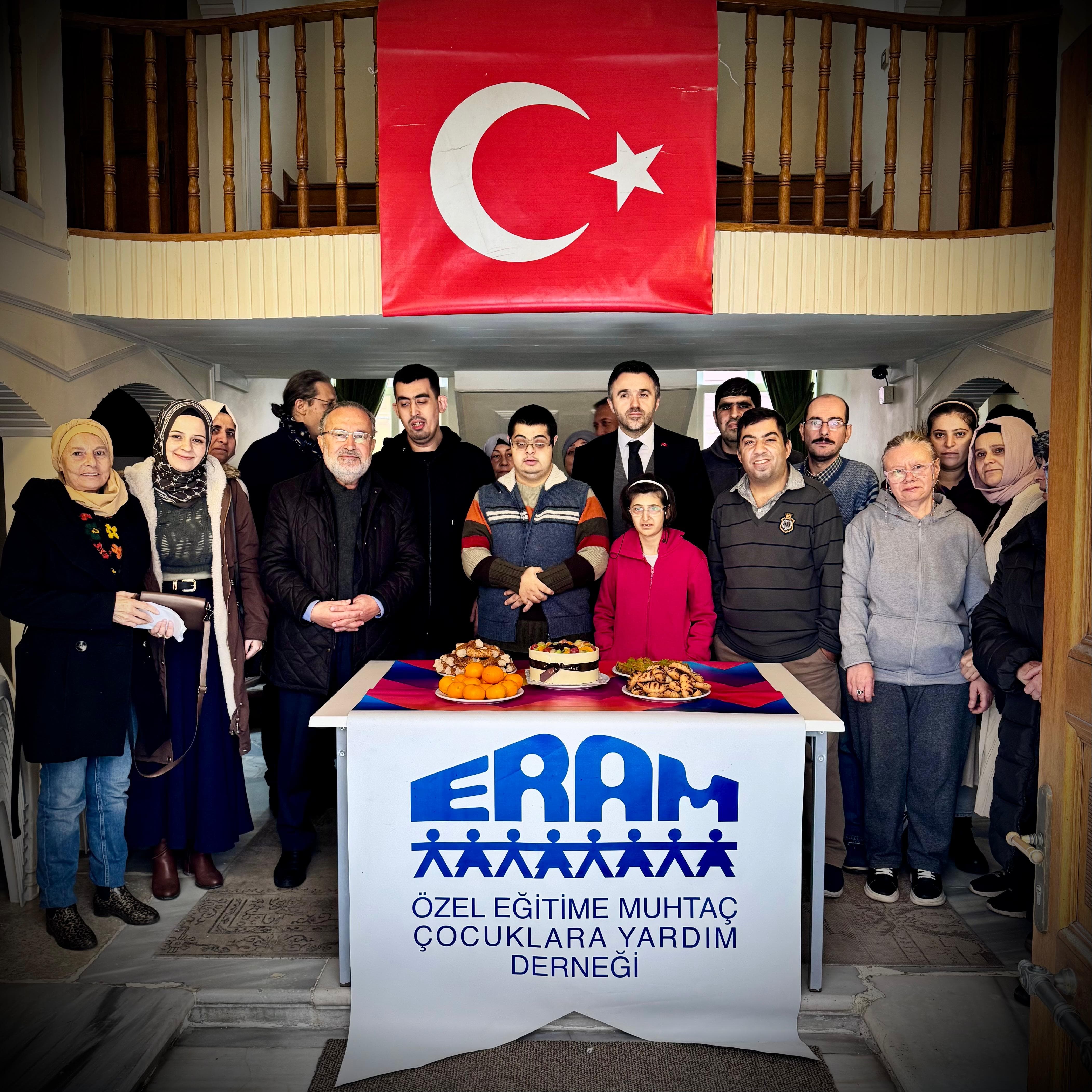  Özel Eğitime Muhtaç Çocuklara Yardım Derneği (ERAM) tarafından düzenlenen program gerçekleştirlmiştir.
