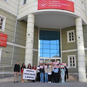 "20 Kasım Dünya Çocuk Hakları Günü" kapsamında pankart açıldı. - fotoğraf 2