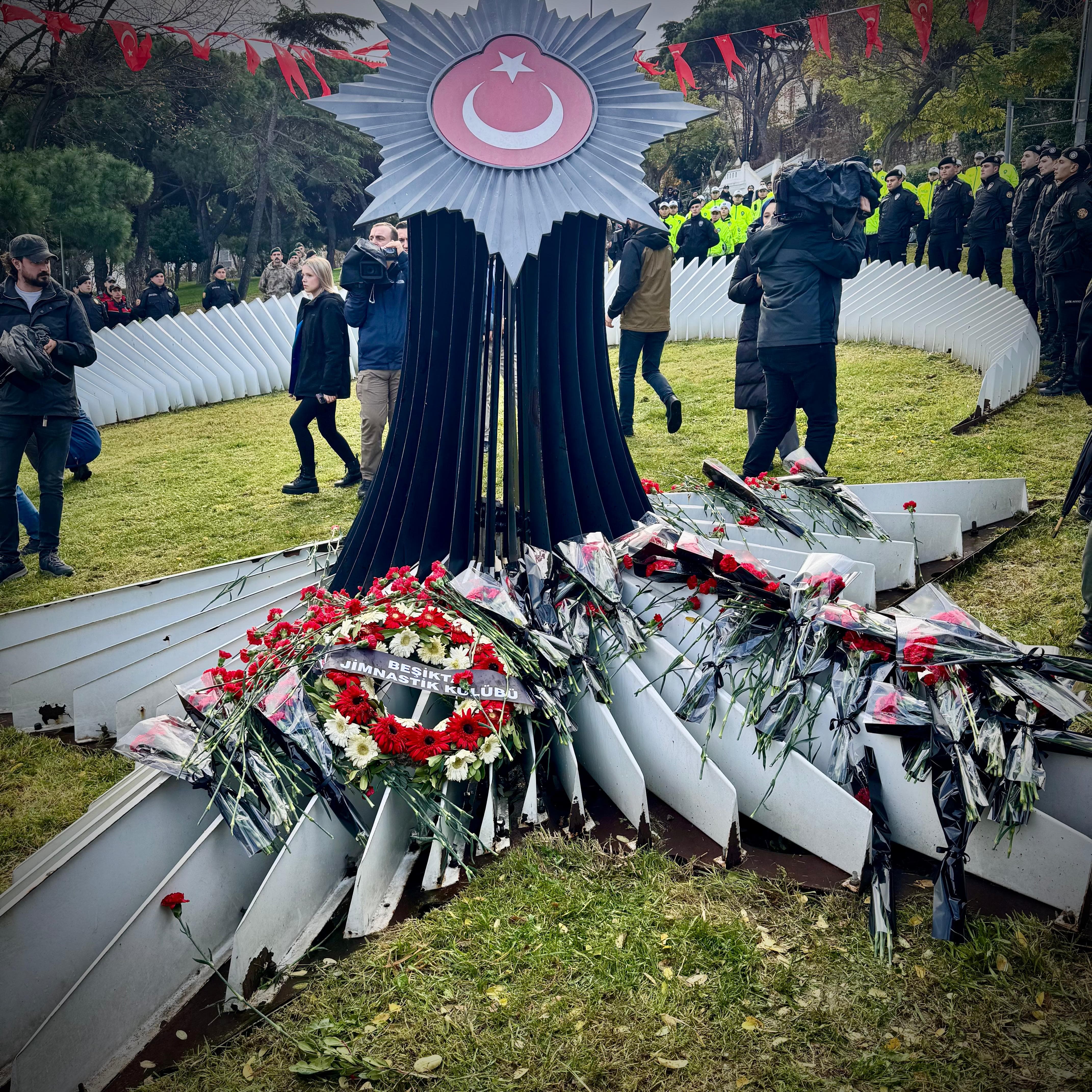 10 Aralık 2016 tarihinde Beşiktaş-Bursaspor maçı sonrasında gerçekleştirilen hain terör saldırısındaki Şehitlerimizi anmak üzere anma törenine İl Müdürümüz Sn. Ömer TURAN katıldı