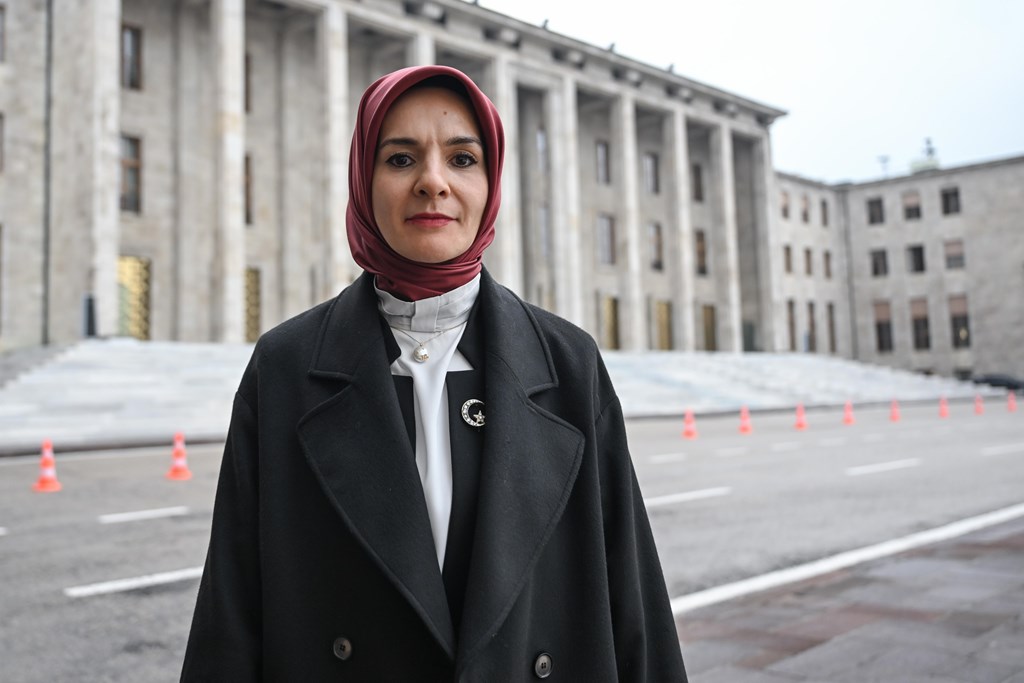 Aile ve Sosyal Hizmetler Bakanımız Göktaş'tan çocukların sosyal medya kullanımına yönelik "16 yaş" vurgusu