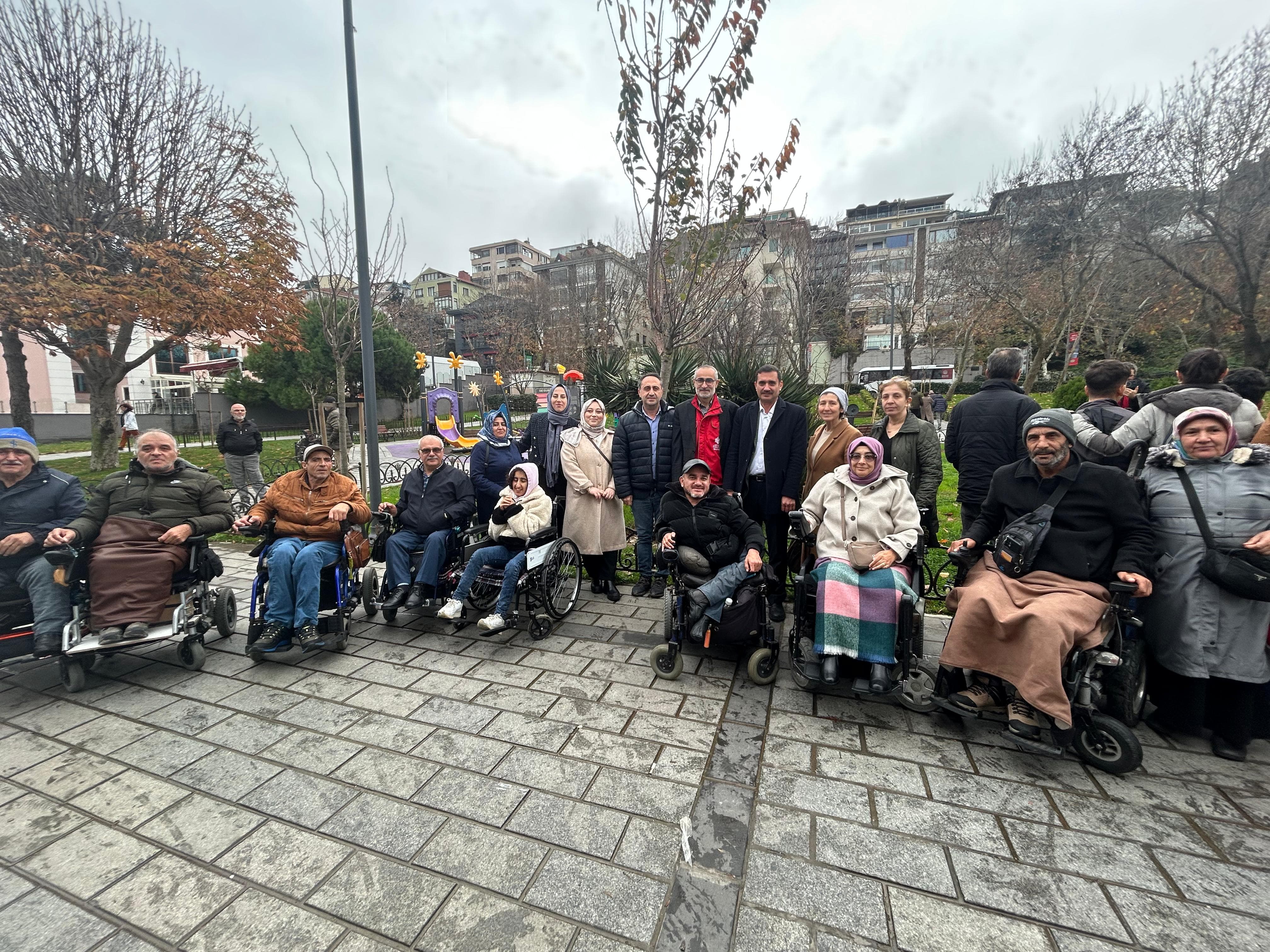 Vakıflar Bölge Müdürlüğü işbirliği ile 12 kuruluşumuzdan yatılı bakım hizmeti alan 180 özel gereksinimli bireylerimizle Boğaz turu yapılarak keyifli zaman geçirilmiştir.