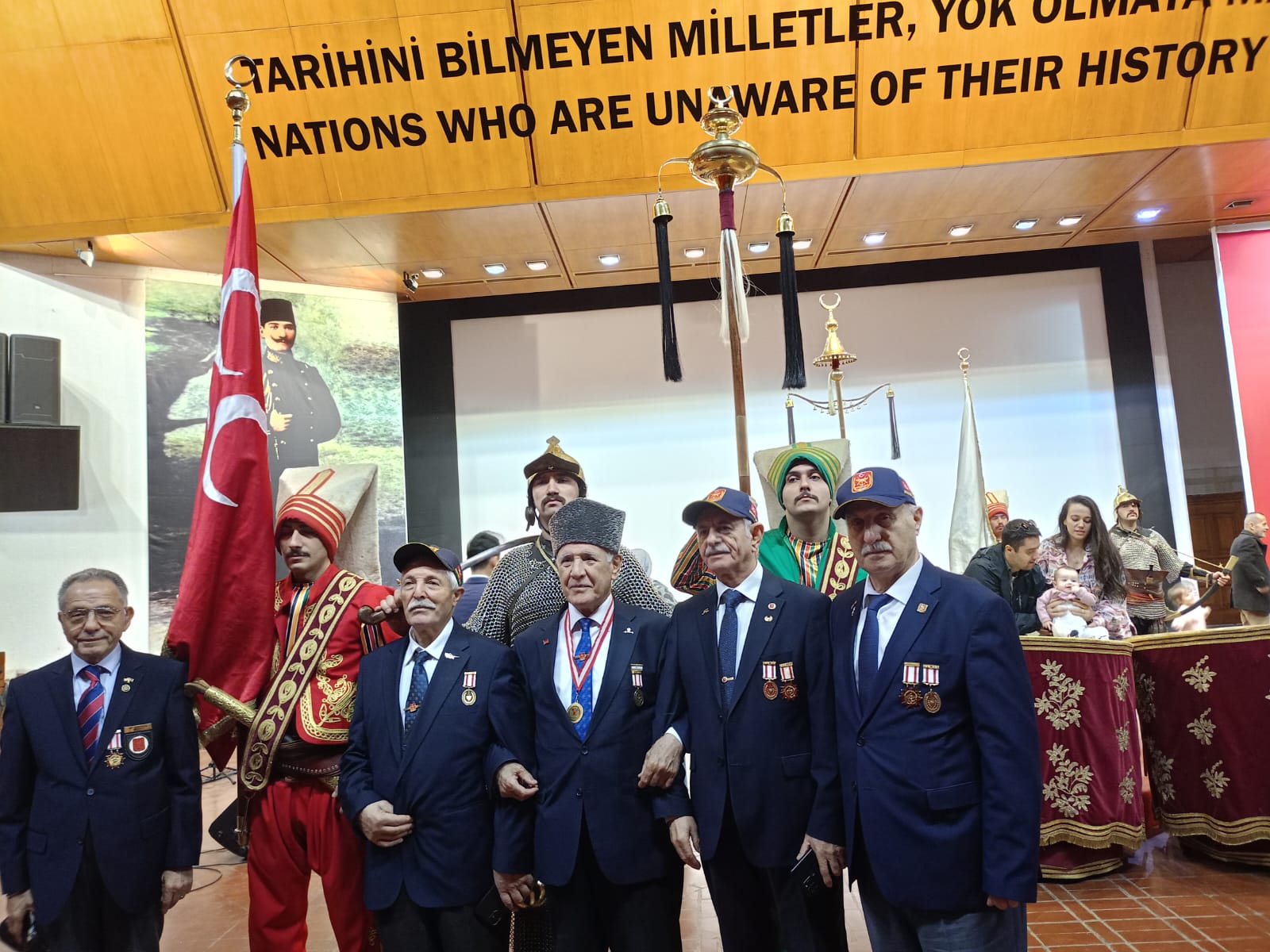 Muharip Gazilerimiz ve Çocuk Evlerinde ikamet eden çocuklarımız ile beraber “Kıbrıs Barış Harekâtı’nın 50’nci Yılı Sergisi” gezisi düzenlenmiştir.