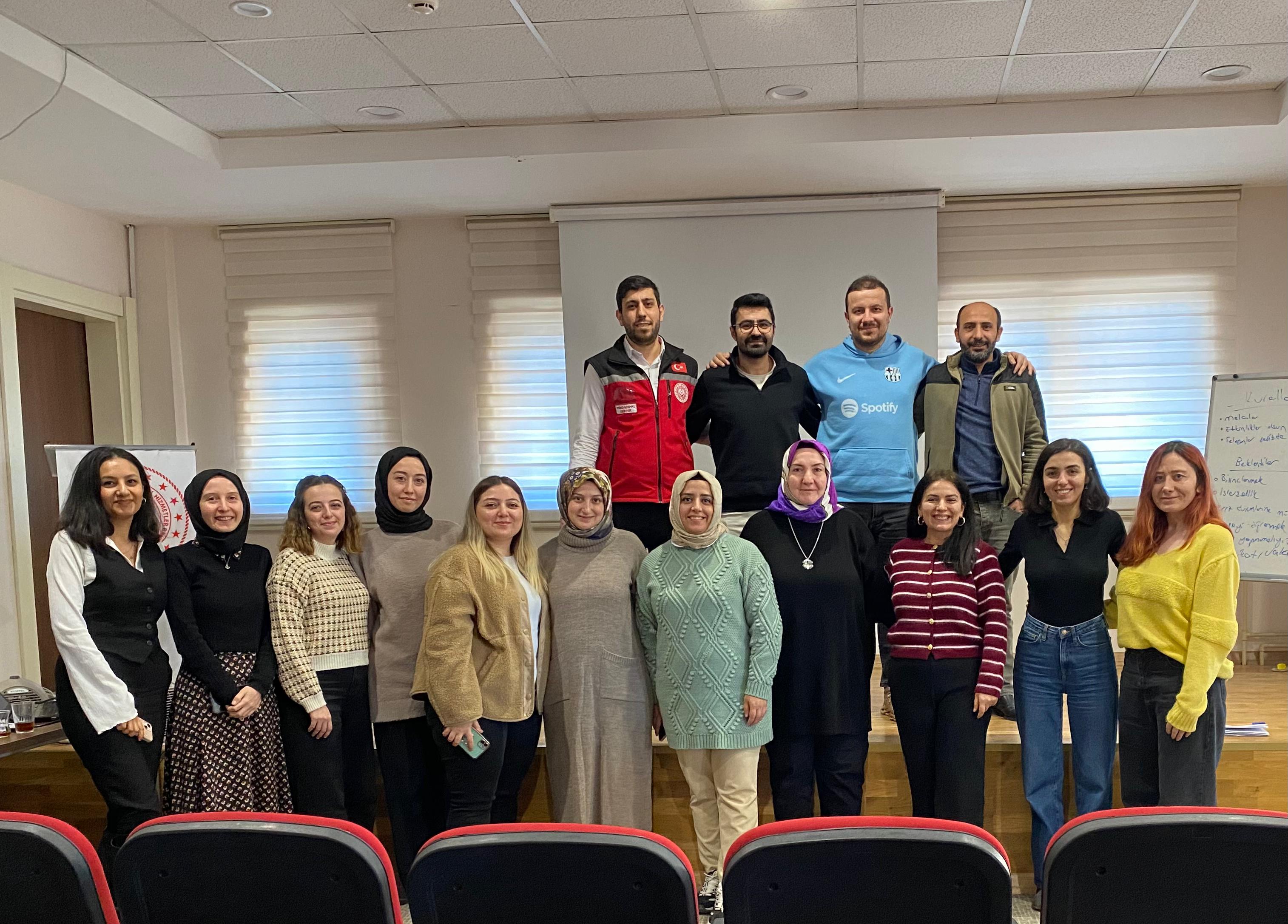 İl Müdürlüğümüz tarafından "Afet ve Acil Durumlarda Psikososyal Destek Hizmetleri Farkındalık Eğitimleri" İstanbul genelinde hızla devam etmektedir.