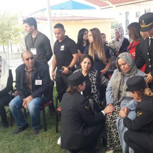 Bilecik Şehit Piyade Uzman Çavuş Abdulhamit BİLGEN’i Son Yolculuğuna Uğurladı - fotoğraf 2