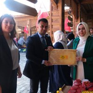 Tortum Kadın Kooperatifleri Yöresel Ürünler Çarşısı’nda Yerini Aldı - fotoğraf 2