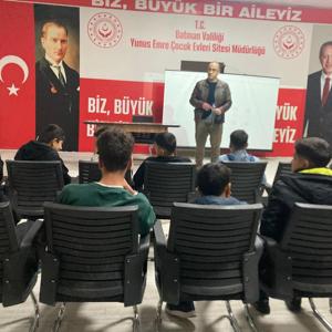 “Eğitimde Yapay Zeka: Öğrenme Süreçlerini Destekleyici Prompt Yazma Eğitimi” etkinliği - fotoğraf 1
