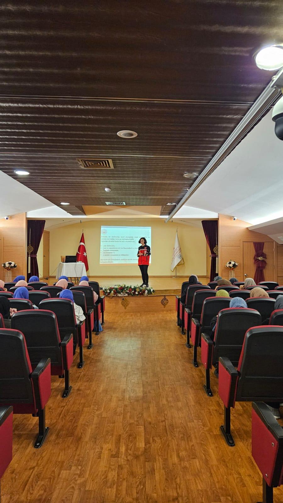 İl Müdürlüğümüze bağlı Sosyal Hizmet Merkezlerimiz tarafından Aile Eğitimi Programı kapsamında İlçe Müftülüklerine bağlı kuran kurslarında düzenlediğimiz eğitimlerimiz devam ediyor.