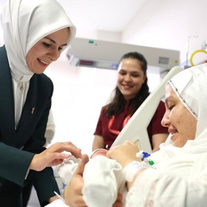 Aile ve Sosyal Hizmetler Bakanımız Göktaş, yeni yılın ilk bebeklerini ziyaret etti - fotoğraf 2