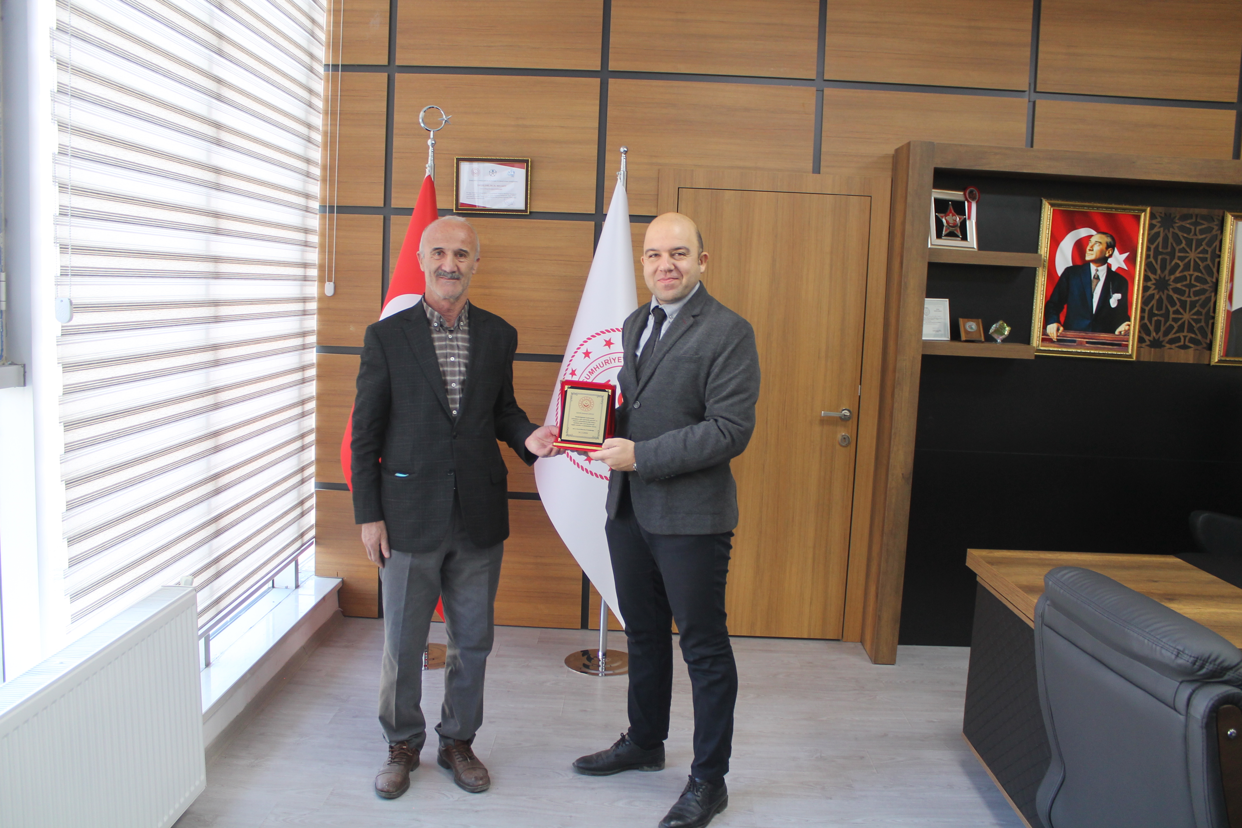 İl Müdürlüğümüzde Emekli Personele Plaket 