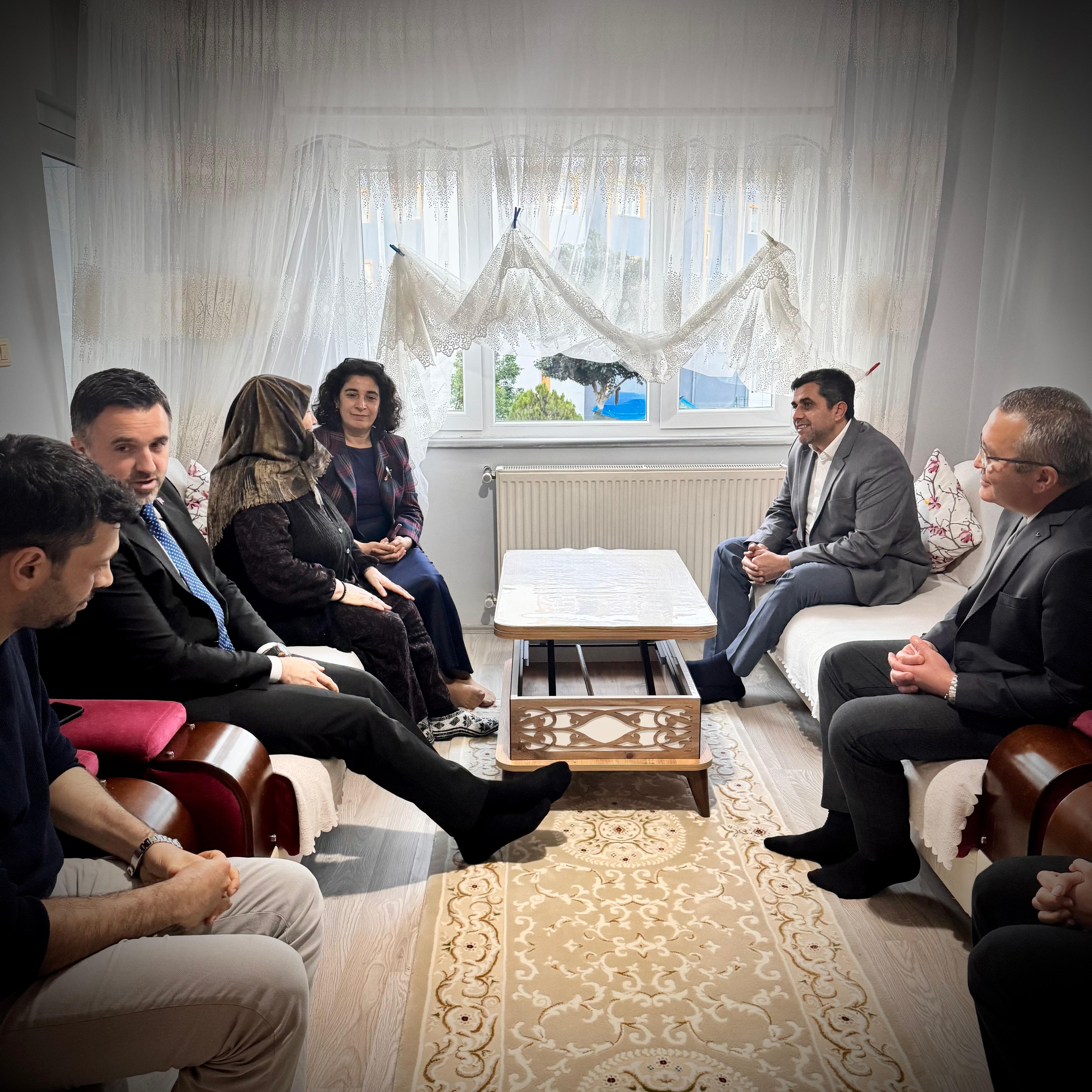 İl Müdürümüz Sn. Ömer TURAN, TSK Şehidimiz Cevdet ÇELENK ‘in Kıymetli Ailesine Şehadet Günü Vesilesiyle Ziyarette Bulunmuştur.