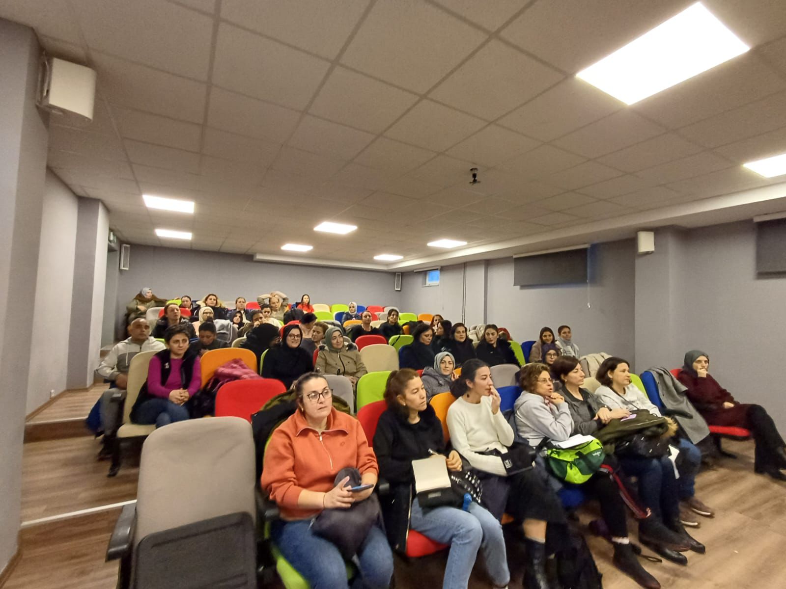 İl Müdürlüğümüze Bağlı Sosyal Hizmet Merkezlerimiz Tarafından İlimiz Genelinde Bağımlılıkla Mücadele Konusunda Farkındalık Eğitimlerimiz Devam Ediyor.