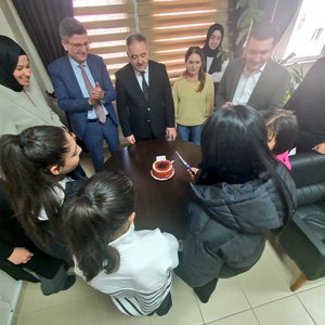 "Bakanlığımızın Hizmet Modellerinden Yararlanan Çocuklarımızdan Hentbol ve Badminton Branşında Dereceye Girenler" - fotoğraf 2