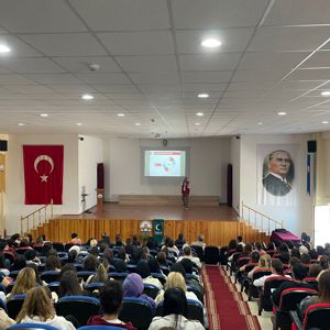 Üniversite Öğrencilerine Yönelik “Türkiye Bağımlılıklar ile Mücadele”  Eğitimi Programları Tamamlandı - fotoğraf 3