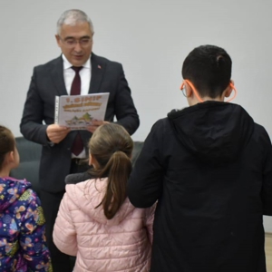 İl Müdürümüz Faruk UYSAL, Koruma Altındaki Çocuklara Karne Hediyesi Takdim Etti - fotoğraf 2