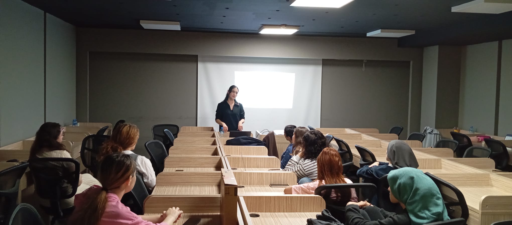 İl Müdürlüğümüze bağlı Sosyal Hizmet Merkezlerimiz tarafından Üniversitelerde öğrenim gören ve KYK yurtlarında kalan öğrencilere yönelik eğitimlerimiz düzenli olarak devam ediyor.