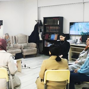 "Ergenlik Dönemi ve Ergen Çocuklarla İletişim" eğitimi ve "Can Kulağıyla Dinleme,Empati ve İletişim Engelleri"etkinlikleri - fotoğraf 2