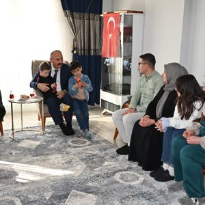 "Aile ve Sosyal Hizmetler Bakanımızdan Şehit Bekçinin Çocuğuna Karne Tebrik Kartı" - fotoğraf 3