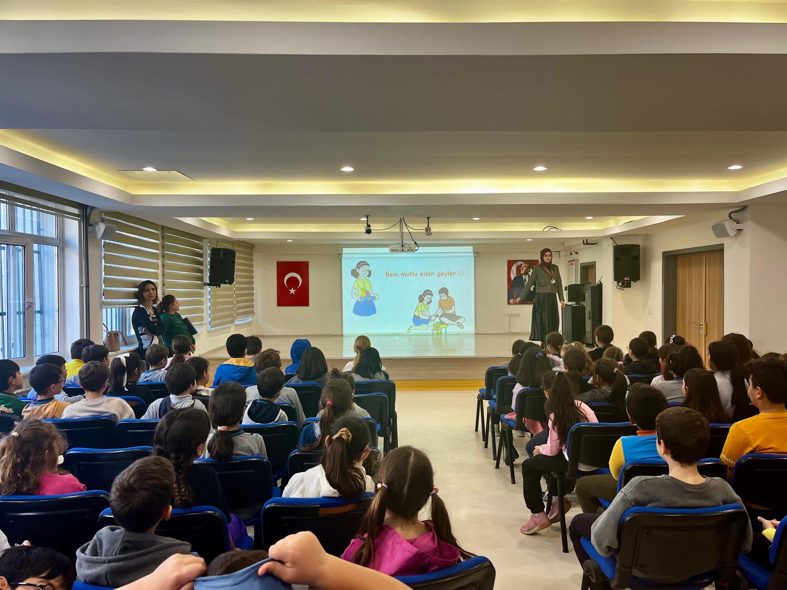 İl Müdürlüğümüze Bağlı Sosyal Hizmet Merkezlerimiz Tarafından İlimiz Genelindeki Okullarda Düzenlediğimiz Eğitimlerimiz Düzenli Olarak Devam Ediyor.