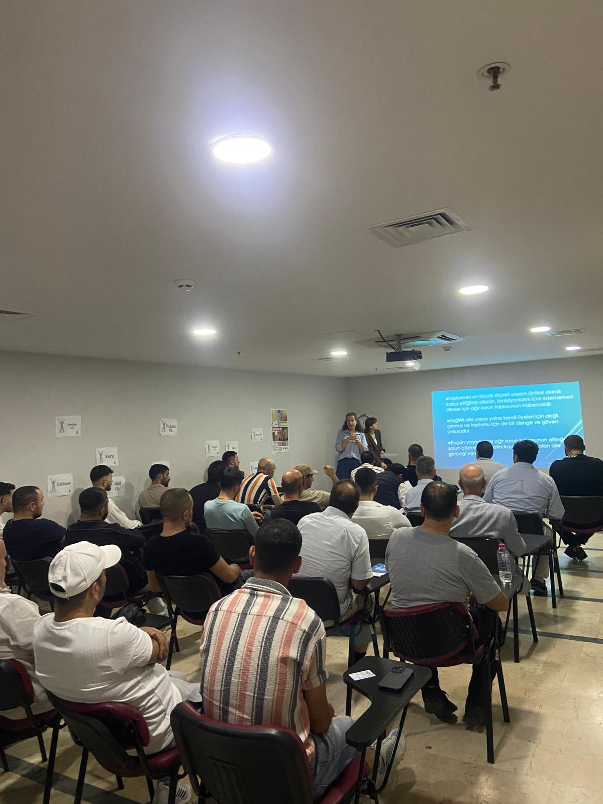 İl Müdürlüğümüze bağlı Sosyal Hizmet Merkezlerimiz tarafından ilimiz genelinde bağımlılıkla mücadele konusunda farkındalık eğitimlerimiz devam ediyor.