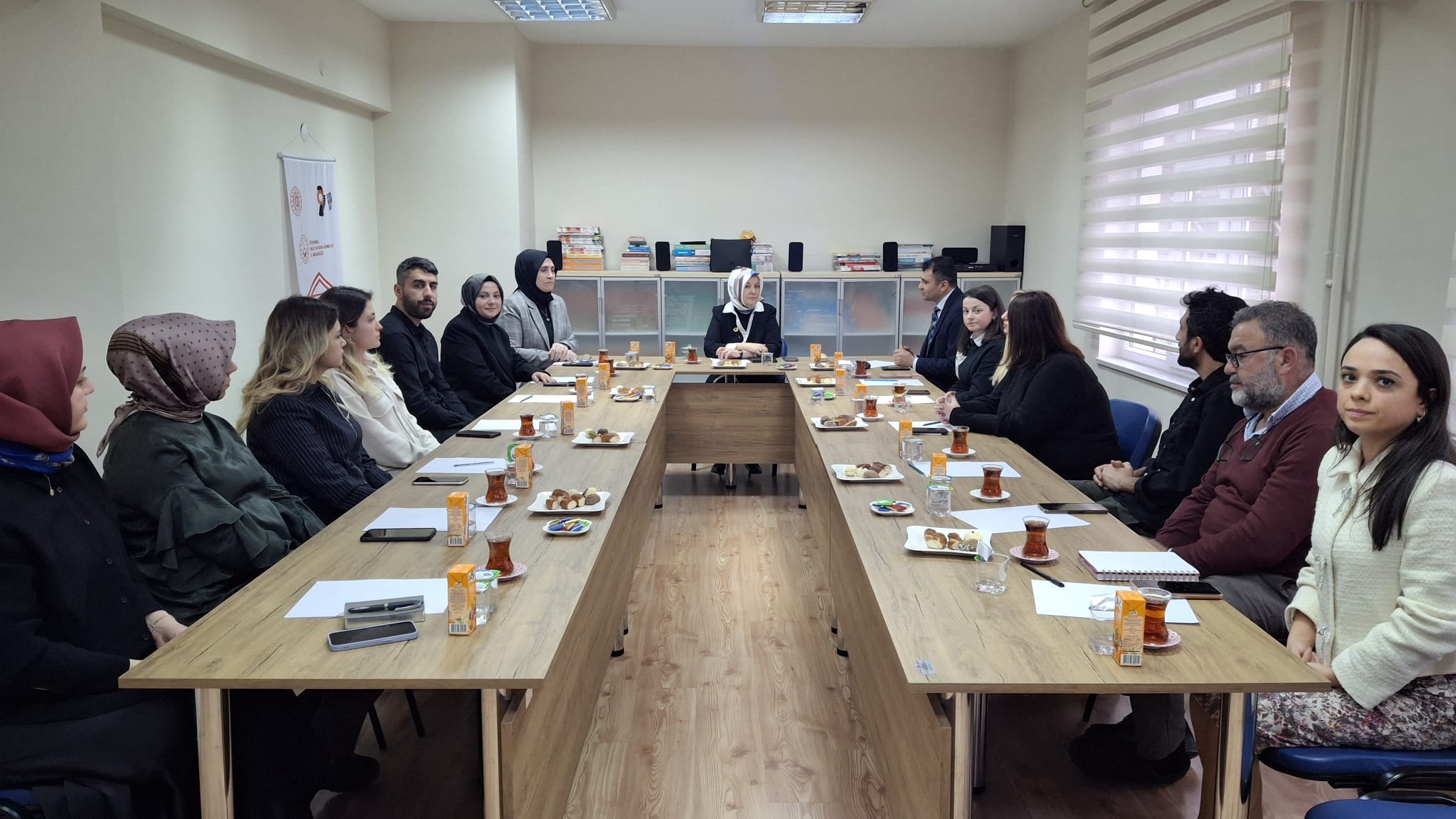 Koruyucu Aile ve Evlat Edinme Birimi ile 2024 yılının genel değerlendirilmesi ve 2025 yılında yapılacak çalışmalar hakkında toplantı yapılmıştır.