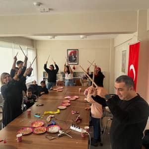 2025 "Aile Yılı" Etkinlikleri Kapsamında Personellerimiz  ve Çocuklarına Veli-Çocuk Atölyeleri Düzenlendi - fotoğraf 4