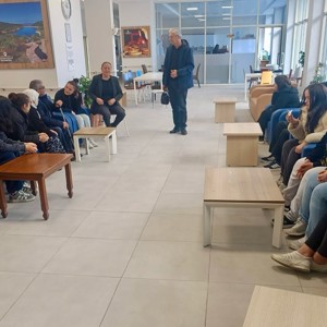 Güldal Akşit Huzurevimize Çocuklarımızdan Anlamlı Ziyaret - fotoğraf 1