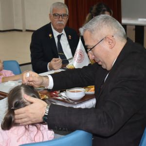 Gecmisin Kahramanlari, Gelecegin Umutlari: Gazilerimizle Cocuklarimizin Bulusmasi - fotoğraf 5
