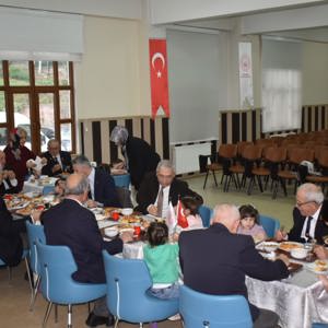 Gecmisin Kahramanlari, Gelecegin Umutlari: Gazilerimizle Cocuklarimizin Bulusmasi - fotoğraf 8