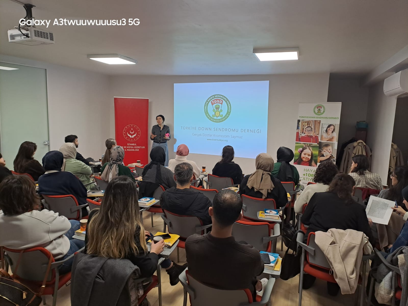 Eğitim Hizmetleri Birimi ve Türkiye Down Sendromu Derneği iş birliği ile bire bir çalışan personelimize yönelik 8 oturumdan oluşan kapasite arttırma eğitimleri başlamıştır.