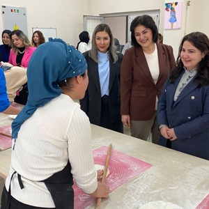 Yaşlıların Bilgeliği, Gençlerin Geleceği projesi kapsamında "Çörek Yapımı" mutfak atölyesi düzenlendi. - fotoğraf 3