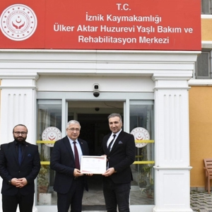 İl Müdürümüz Faruk UYSAL, İznik Ülker Aktar Huzurevi Yaşlı Bakım ve Rehabilitasyon Merkezini ziyaret ederek kıymetli büyüklerimizle bir araya geldi - fotoğraf 8