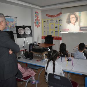 İl Müdürümüz Faruk UYSAL,  1. Kadın Konukevi’nde düzenlenen programa katılarak, hizmet alan kadın ve kız çocuklarıyla bir araya geldi - fotoğraf 3