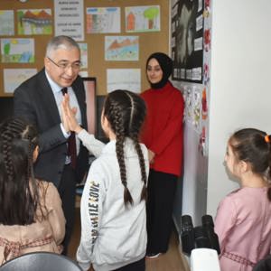 İl Müdürümüz Faruk UYSAL,  1. Kadın Konukevi’nde düzenlenen programa katılarak, hizmet alan kadın ve kız çocuklarıyla bir araya geldi - fotoğraf 1
