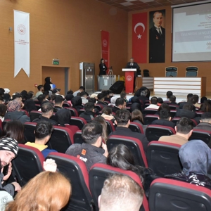 2025 Aile Yılı kapsamında yürütülen Evlenecek Gençlerin Desteklenmesi Projesi çerçevesinde, genç çiftlere yönelik ilk eğitim programı düzenlendi - fotoğraf 4