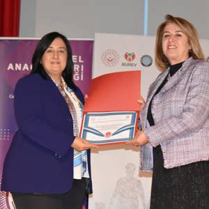 2025 “Aile Yılı” kapsamında Bursa Ebeveyn Zirvesi düzenlendi - fotoğraf 14