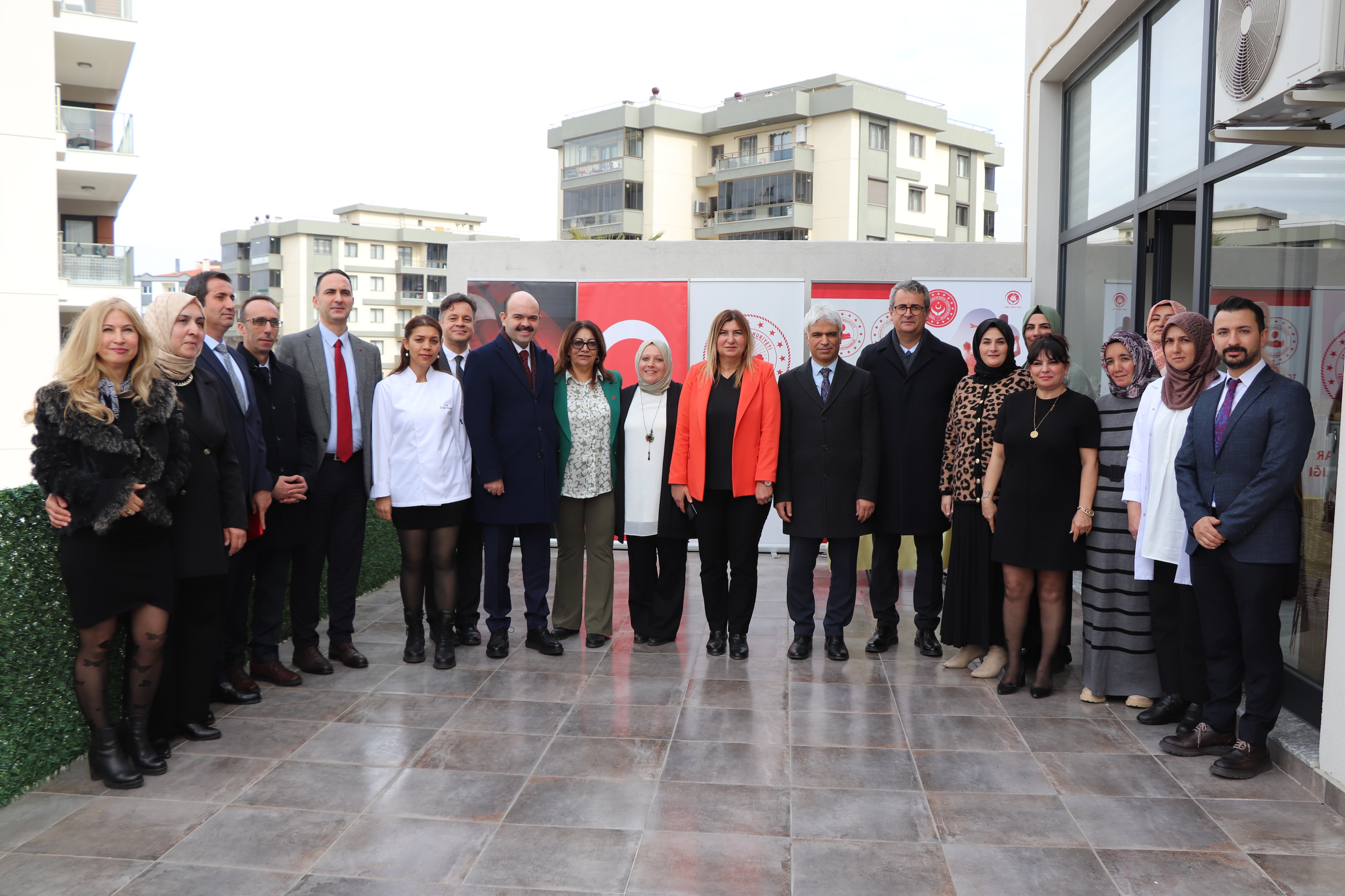 BAKAN YARDIMCIMIZ ADİL ÇALIŞKAN AİLE İLETİŞİM ATÖLYELERİNİ ZİYARET ETTİ