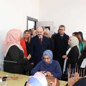 BAKAN YARDIMCIMIZ ADİL ÇALIŞKAN AİLE İLETİŞİM ATÖLYELERİNİ ZİYARET ETTİ - fotoğraf 3