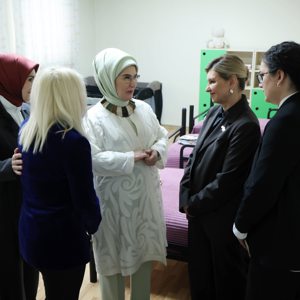 Emine Erdoğan Hanımefendi, Ukrayna Devlet Başkanı'nın eşi Zelenska ve Bakanımız Sayın Mahinur Özdemir Göktaş Ankara'daki savaş mağduru çocukları ziyaret etti - fotoğraf 4