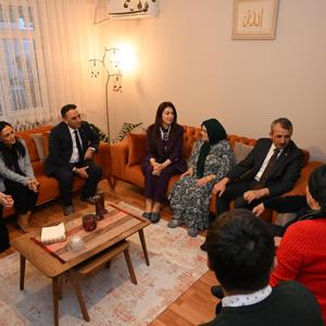 Aile Yılında 63 Yıllık Evli Çift Ziyaret Edildi - fotoğraf 1
