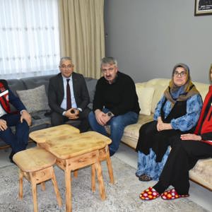 Vatan için candan geçen kahramanlarımız, milletimizin gönlünde ebediyen yaşayacaktır - fotoğraf 1