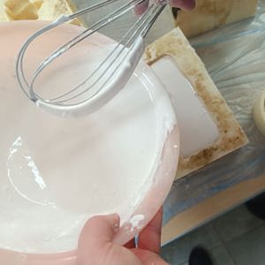 Kars Gündüz Engelli Bakım Merkezinden hizmet almakta olan engelli bireyler tarafından silikon kalıp ve taş tozu kullanılarak Kars'ın tarihi mimari yapıları yapıldı. - fotoğraf 3