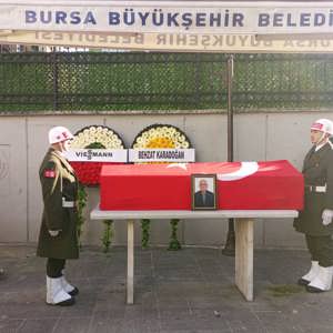 Kıbrıs Gazilerimiz Son Yolculuklarına Uğurlandı - fotoğraf 4
