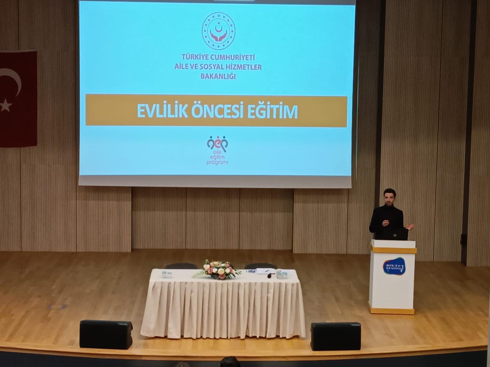 2025 Aile Yılı kapsamında 'Evlenecek Gençlerin Desteklenmesi Projesi' ile Aile kurma yolunda ilk adımı atacak gençlerimize 'Evlilik Öncesi Eğitim Programı' vermeye devam ediyoruz.