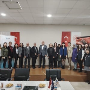 Afyonkarahisar Valiliği Açık Kapı Şube Müdürlüğü tarafından hazırlanan “Üniversite Öğrencisi Gençlerle Buluşmalar Programı” kapsamında “Gelecek Kaygısıyla Baş Etme Yöntemleri” hakkında Bacım Sultan Kız Öğrenci Yurdunda seminer düzenlendi. - fotoğraf 3