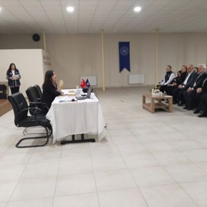 Afyonkarahisar Valiliği Açık Kapı Şube Müdürlüğü tarafından hazırlanan “Üniversite Öğrencisi Gençlerle Buluşmalar Programı” kapsamında “Gelecek Kaygısıyla Baş Etme Yöntemleri” hakkında Bacım Sultan Kız Öğrenci Yurdunda seminer düzenlendi. - fotoğraf 2